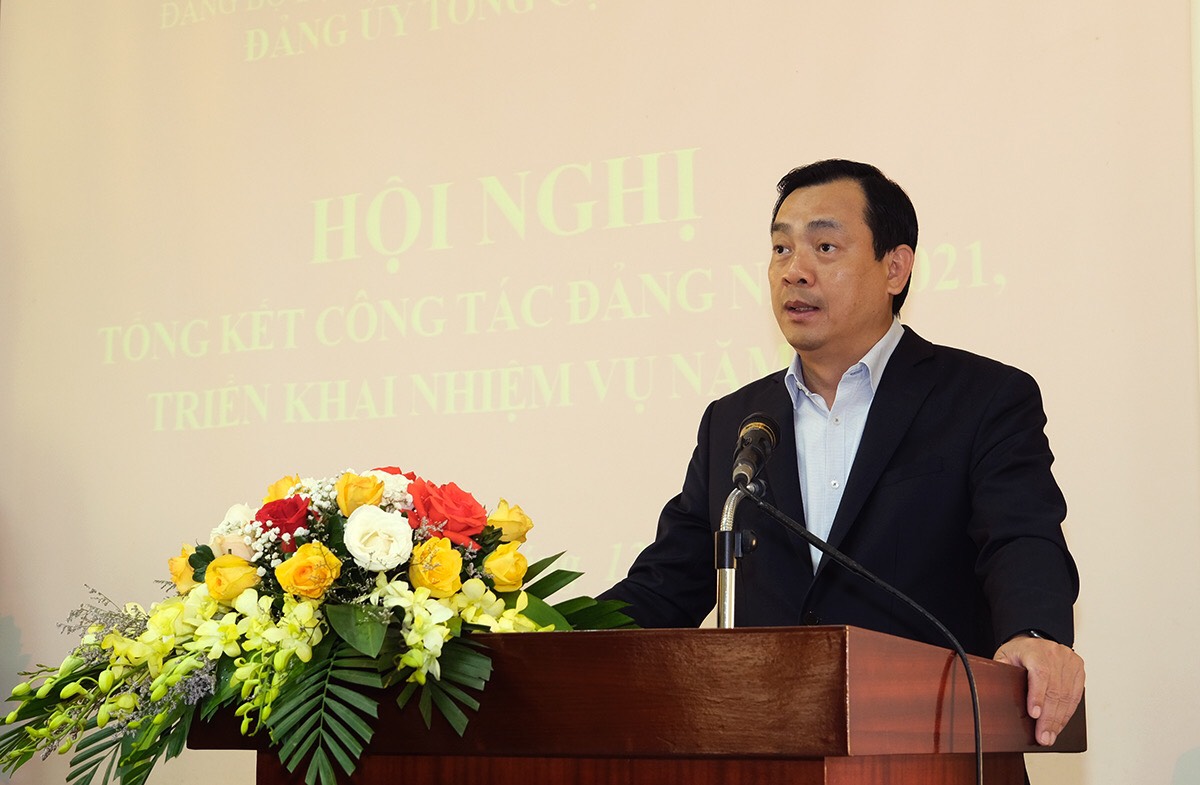 Phó Bí thư Đảng ủy Bộ VHTTDL, Bí thư Đảng ủy, Tổng cục trưởng Tổng cục Du lịch Nguyễn Trùng Khánh phát biểu tại hội nghị